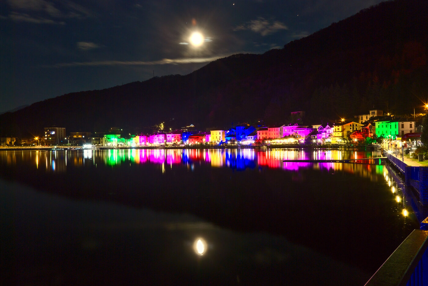 Porto Ceresio illuminated at night